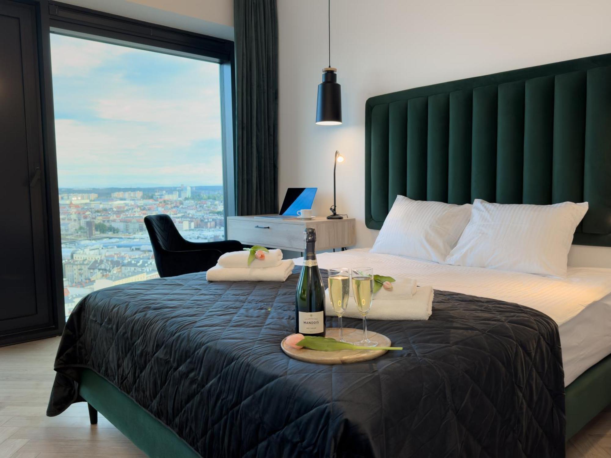 Urban Global Skyline, 25th Floor No 19, Free Garage, Self Check-in *