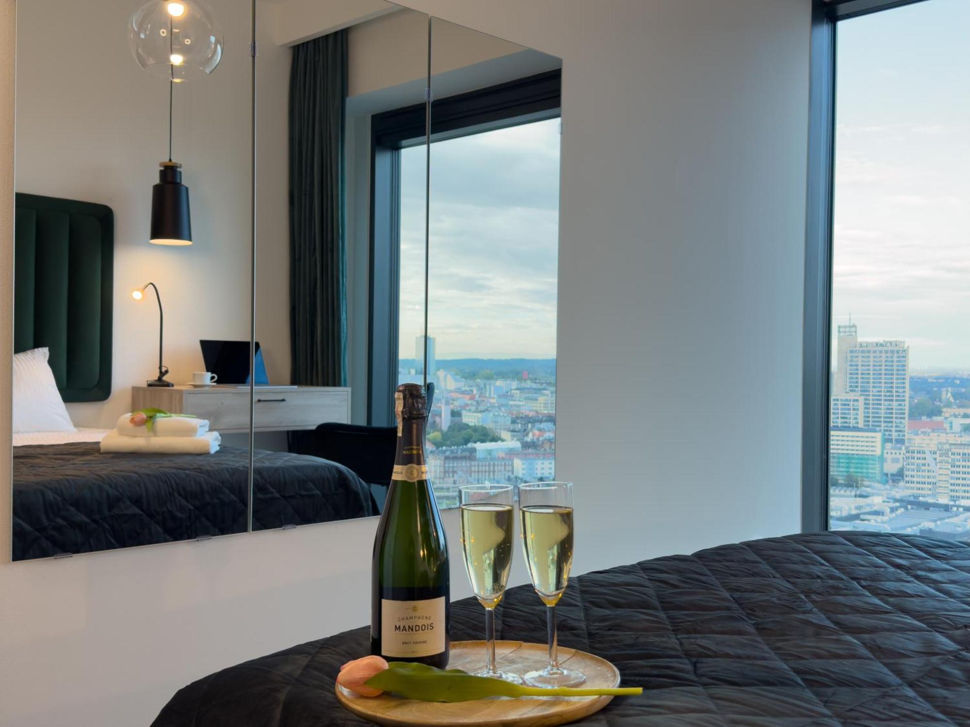 Urban Global Skyline, 25th Floor No 19, Free Garage, Self Check-in Apartment