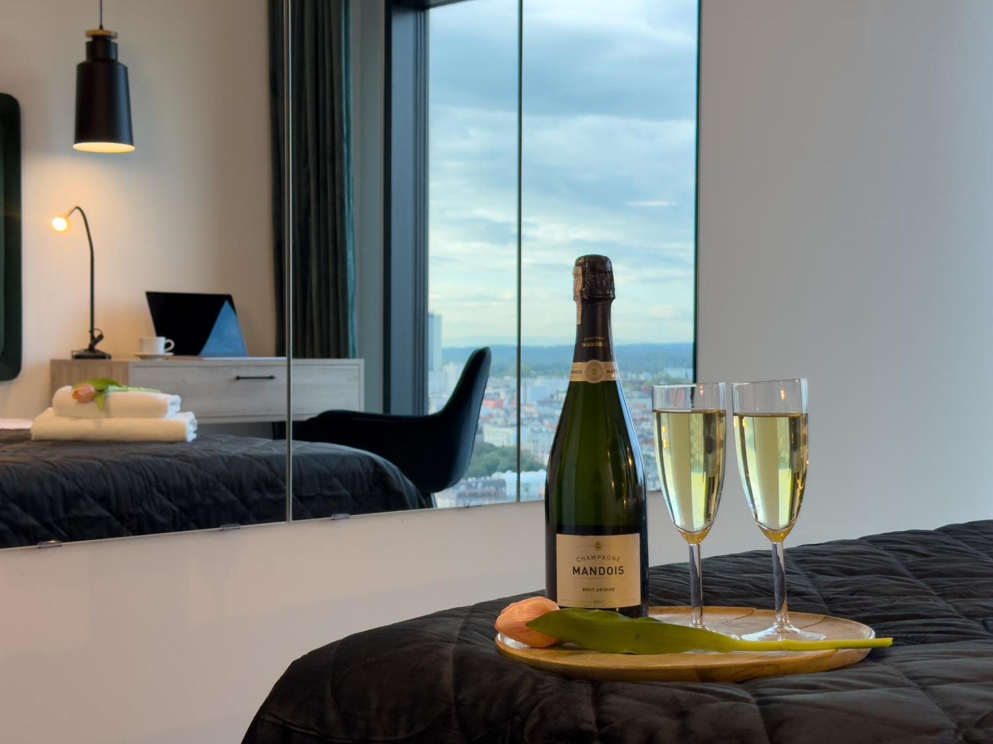 Urban Global Skyline, 25th Floor No 19, Free Garage, Self Check-in Katowice